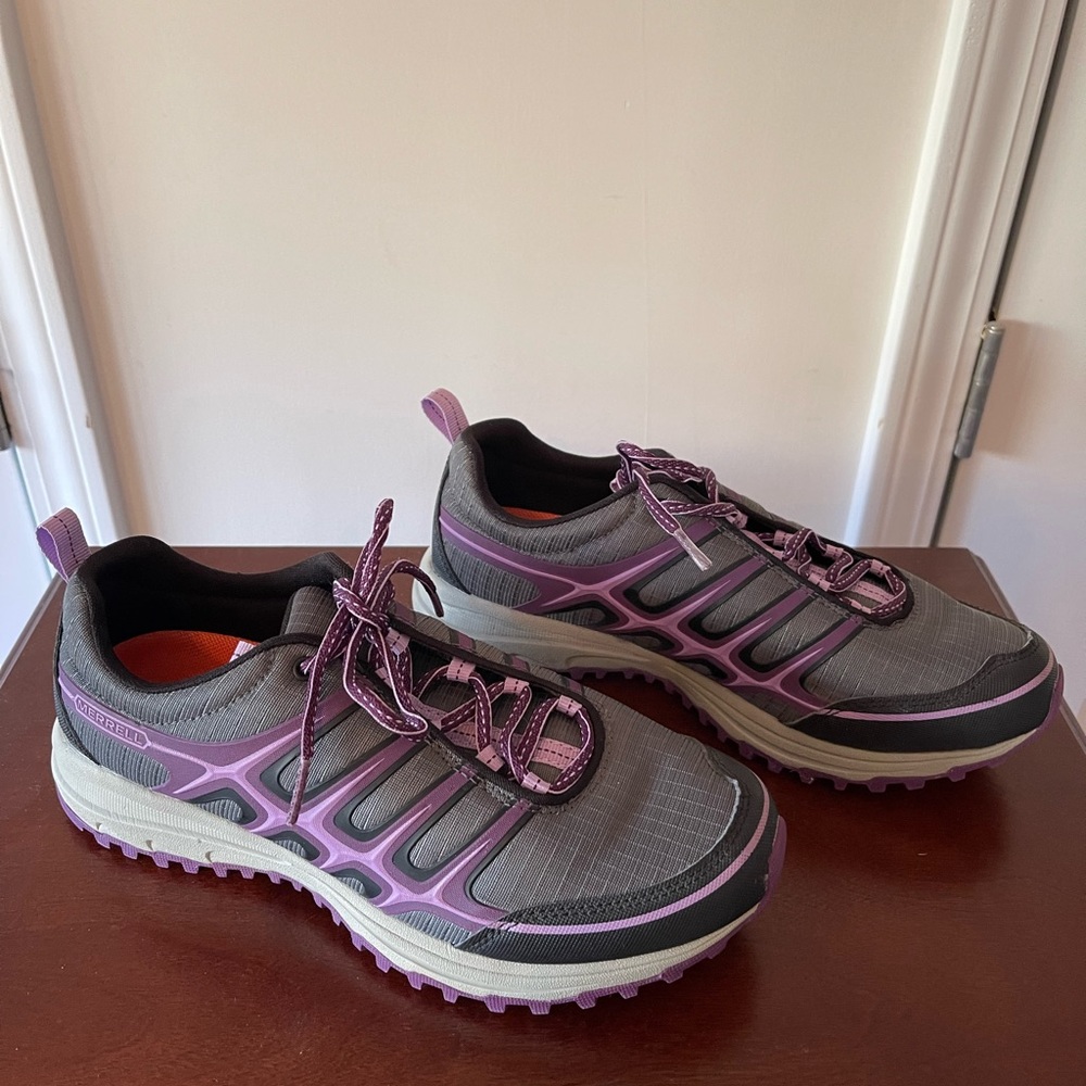 Merrell Women’s Black/Regal Orchid Performance Sneakers. Size 9. Air Cushion.New